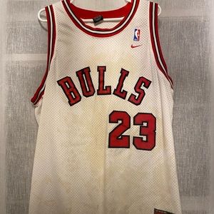 Nike White Chicago Bulls Jordan Jersey